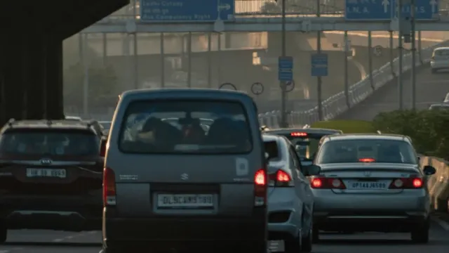 traffic-snarls-witnessed-on-key-delhinoida-roads-due-to-diversion-for-kanwariya-movement